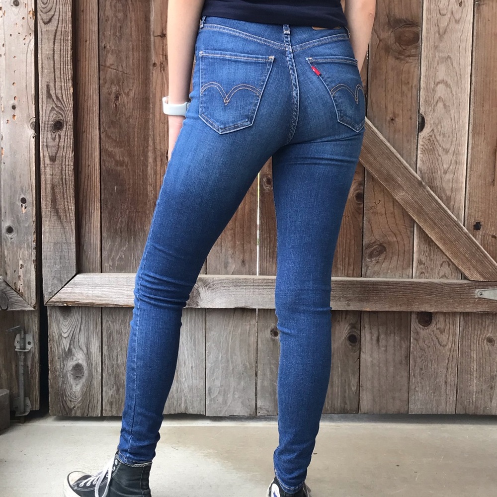 Blue Levi’s High Waisted Skinny Jeans